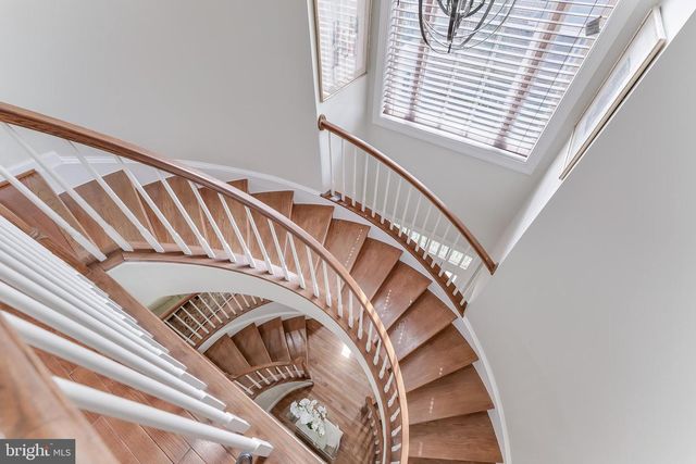 113 HERNDON MILL CIR, Herndon, VA 20170