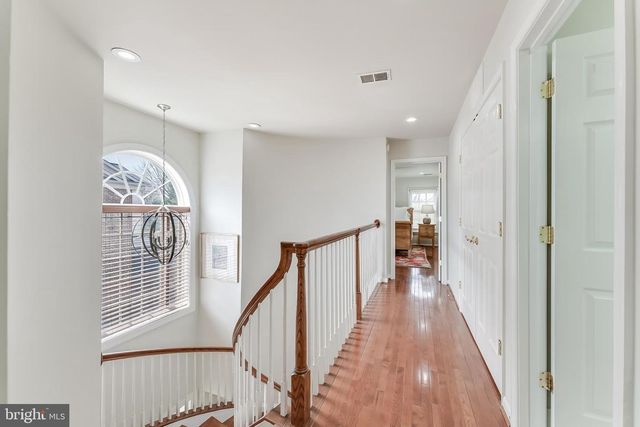 113 HERNDON MILL CIR, Herndon, VA 20170