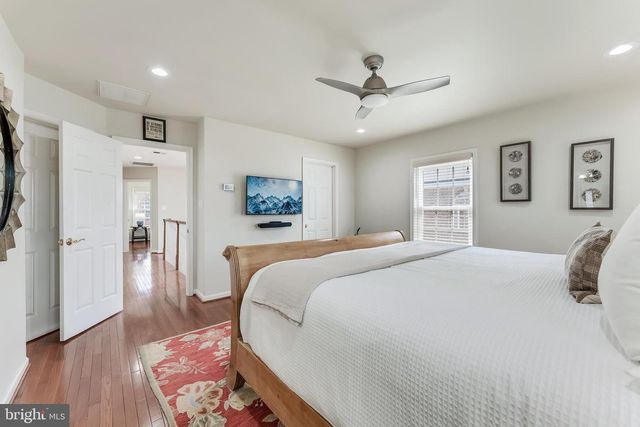 113 HERNDON MILL CIR, Herndon, VA 20170