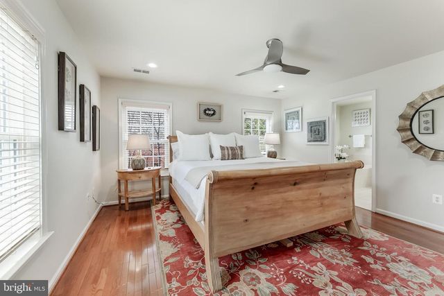 113 HERNDON MILL CIR, Herndon, VA 20170