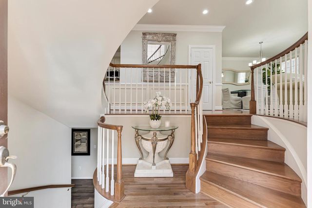 113 HERNDON MILL CIR, Herndon, VA 20170