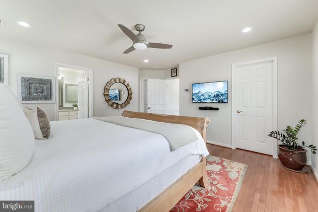 113 HERNDON MILL CIR, Herndon, VA 20170