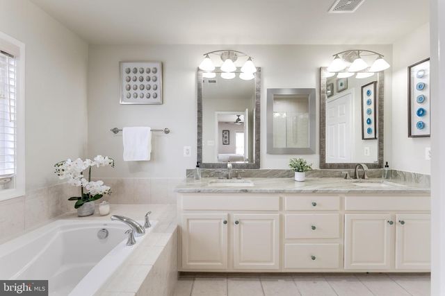 113 HERNDON MILL CIR, Herndon, VA 20170