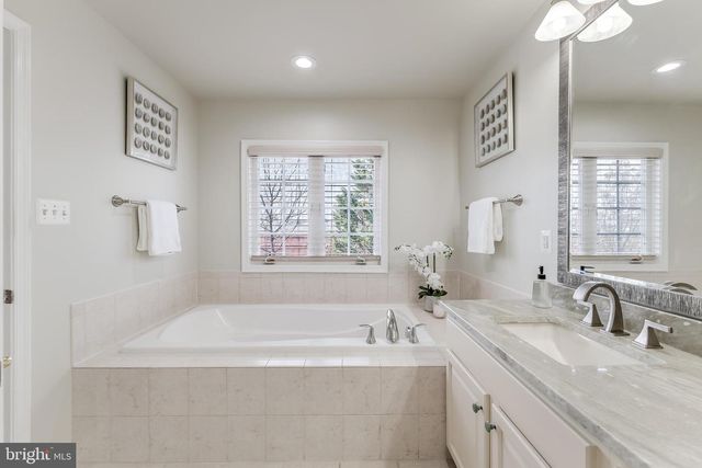 113 HERNDON MILL CIR, Herndon, VA 20170