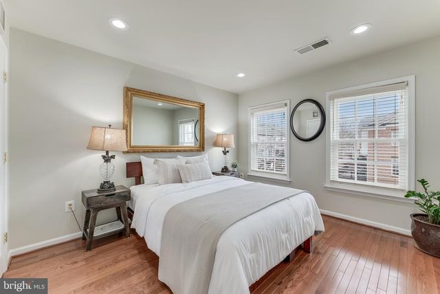 113 HERNDON MILL CIR, Herndon, VA 20170