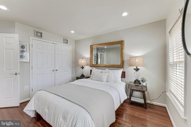 113 HERNDON MILL CIR, Herndon, VA 20170