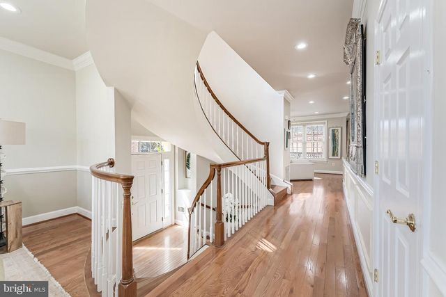 113 HERNDON MILL CIR, Herndon, VA 20170