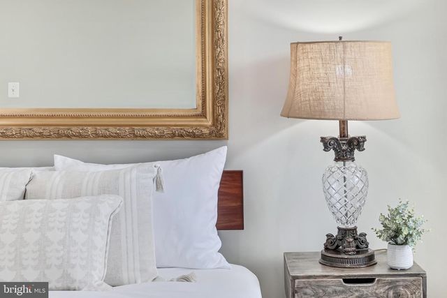 113 HERNDON MILL CIR, Herndon, VA 20170