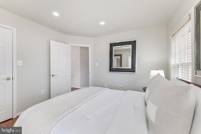 113 HERNDON MILL CIR, Herndon, VA 20170