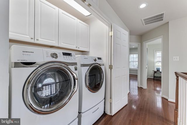 113 HERNDON MILL CIR, Herndon, VA 20170