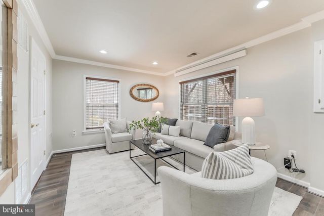 113 HERNDON MILL CIR, Herndon, VA 20170