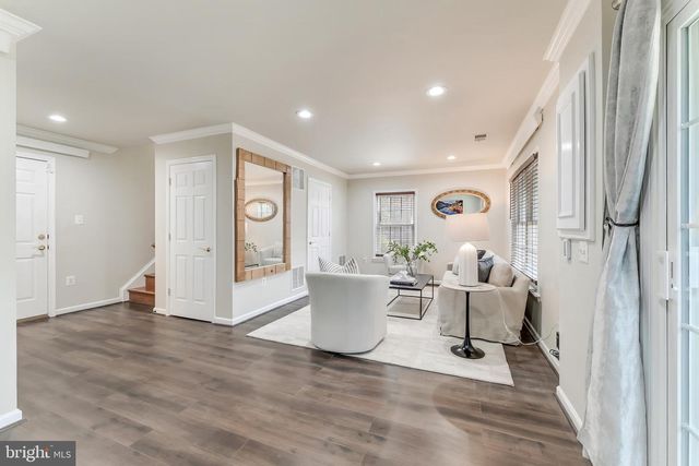 113 HERNDON MILL CIR, Herndon, VA 20170