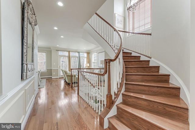 113 HERNDON MILL CIR, Herndon, VA 20170