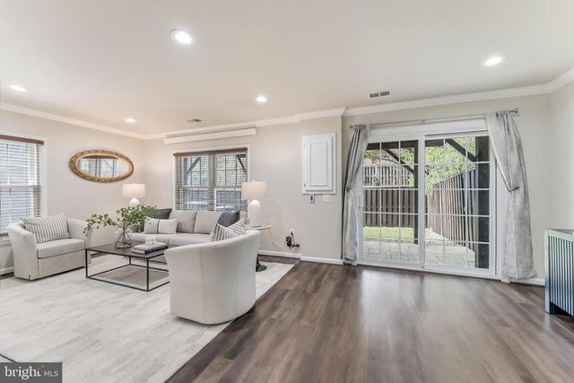 113 HERNDON MILL CIR, Herndon, VA 20170