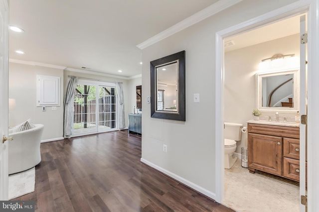 113 HERNDON MILL CIR, Herndon, VA 20170