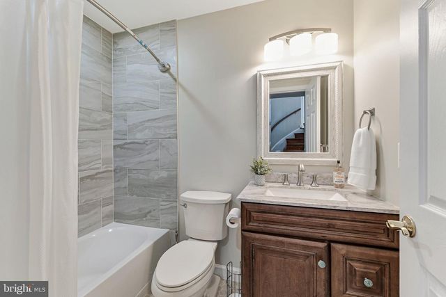 113 HERNDON MILL CIR, Herndon, VA 20170