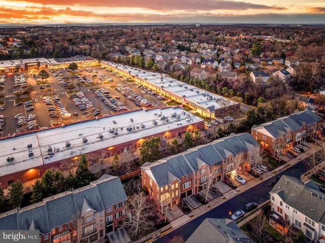 113 HERNDON MILL CIR, Herndon, VA 20170