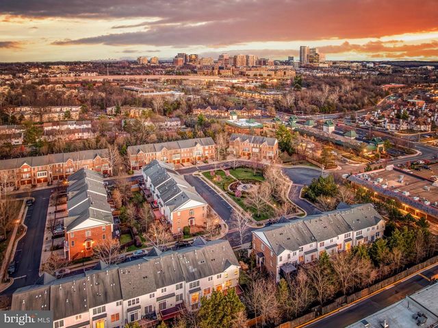 113 HERNDON MILL CIR, Herndon, VA 20170