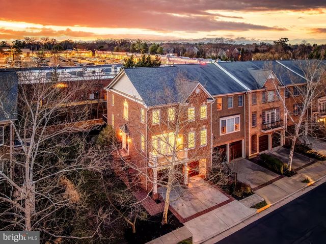 113 HERNDON MILL CIR, Herndon, VA 20170