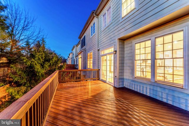 113 HERNDON MILL CIR, Herndon, VA 20170