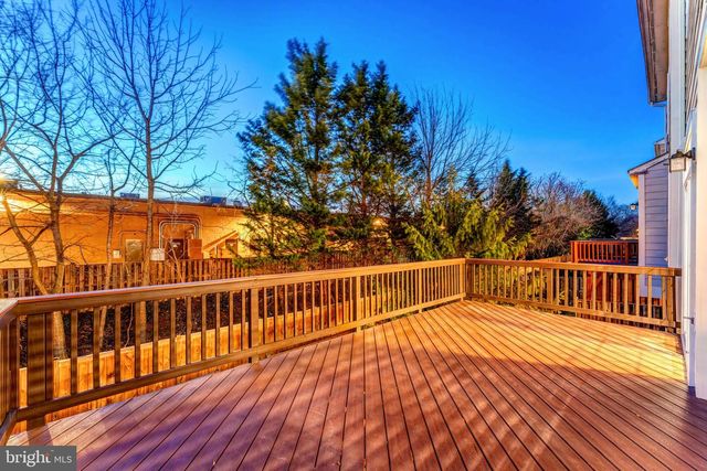 113 HERNDON MILL CIR, Herndon, VA 20170