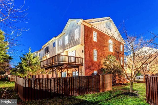 113 HERNDON MILL CIR, Herndon, VA 20170