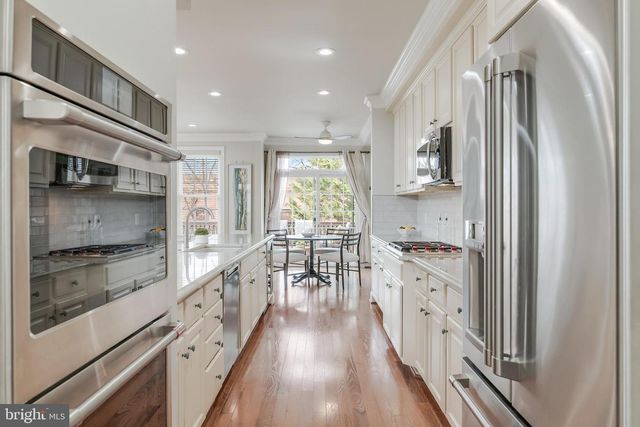 113 HERNDON MILL CIR, Herndon, VA 20170