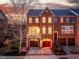113 HERNDON MILL CIR, Herndon, VA 20170