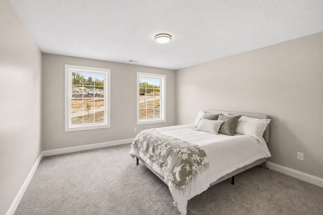 52 Daniel Rd, Derry, NH 03038