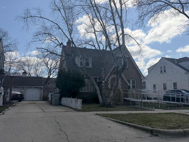 5858 N 40th STREET, Milwaukee, WI 53209