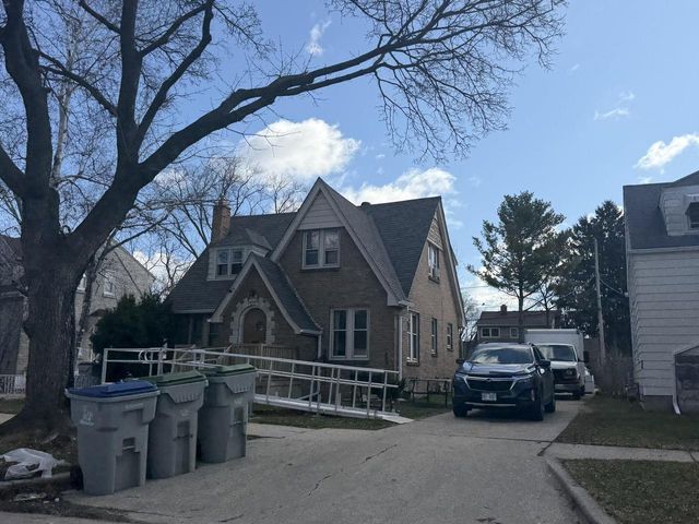 5858 N 40th STREET, Milwaukee, WI 53209
