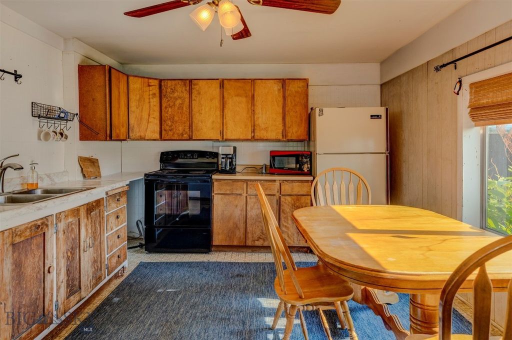 110 3rd Street W, Clyde Park, MT 59018 photo 4