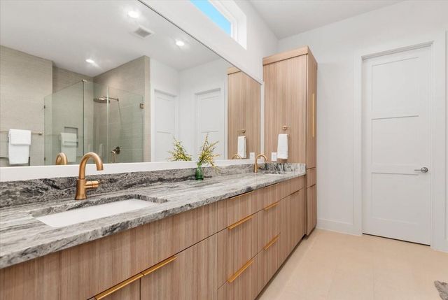 5203 Texas Street, Houston, TX 77011