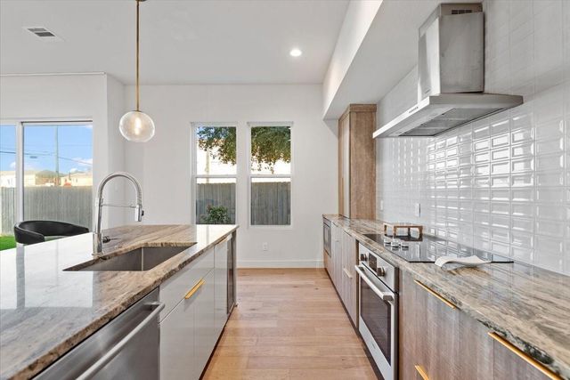 5203 Texas Street, Houston, TX 77011