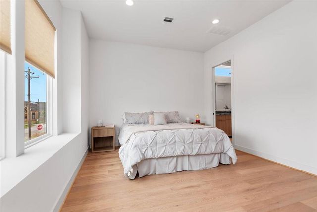 5203 Texas Street, Houston, TX 77011