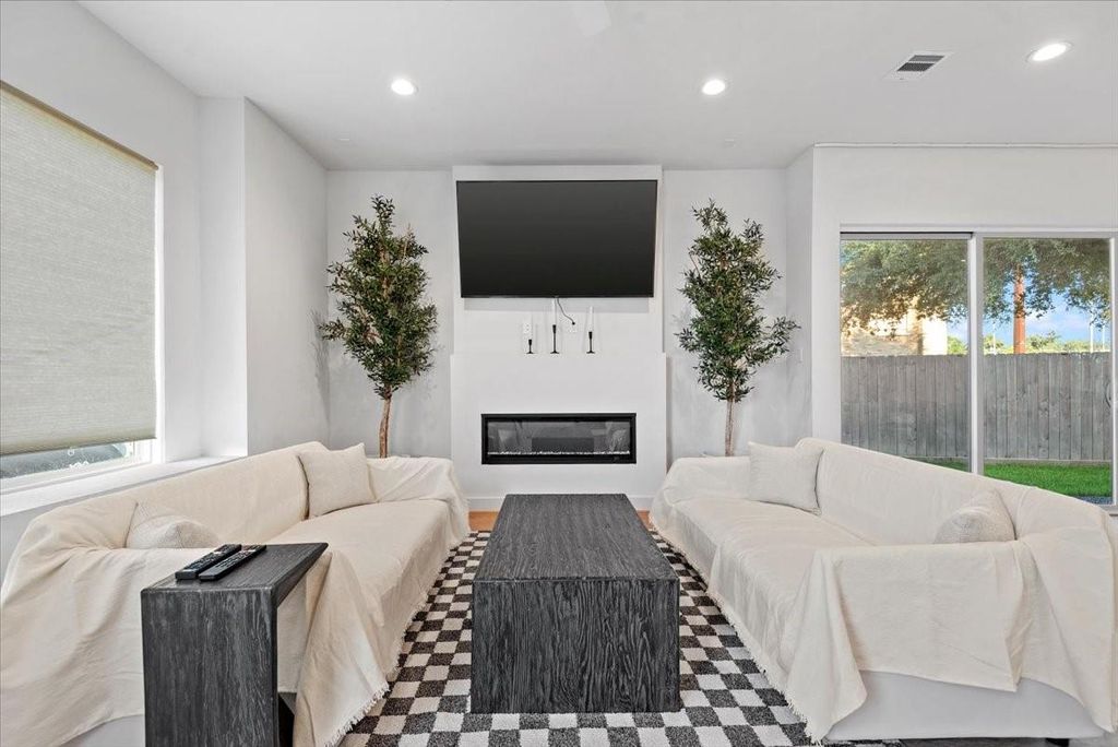 5203 Texas Street, Houston, TX 77011