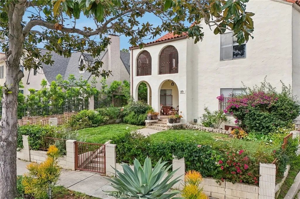 1015 S Mansfield Avenue, Los Angeles, CA 90019
