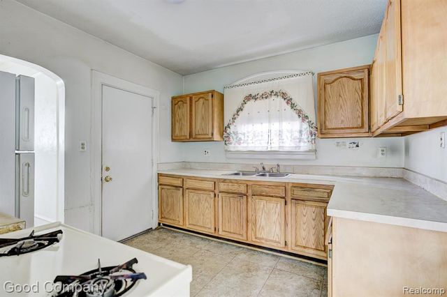 16204 Roselawn Street, Detroit, MI 48221