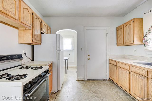 16204 Roselawn Street, Detroit, MI 48221