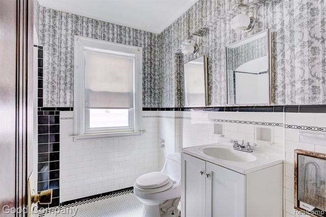 16204 Roselawn Street, Detroit, MI 48221