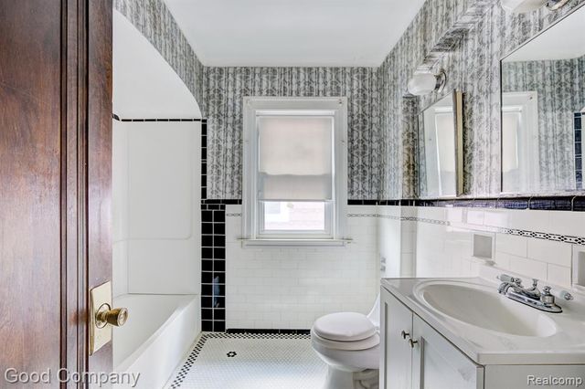 16204 Roselawn Street, Detroit, MI 48221