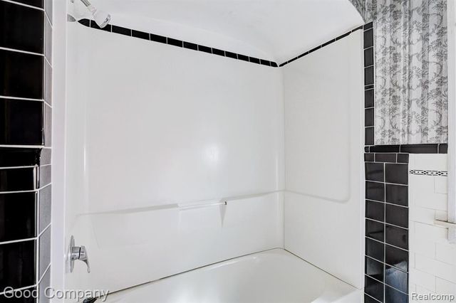 16204 Roselawn Street, Detroit, MI 48221