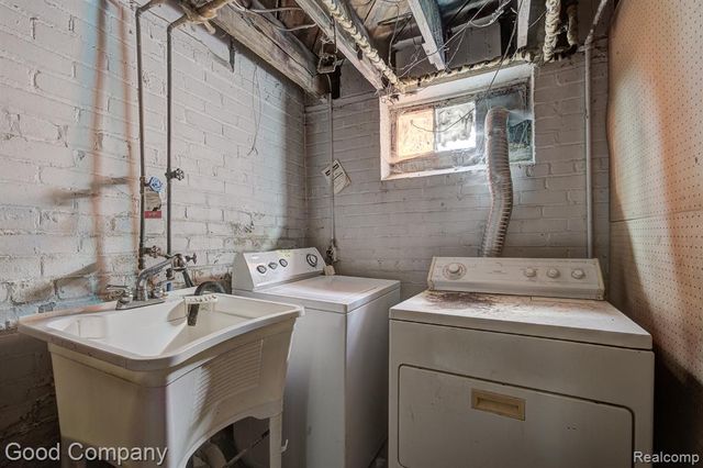 16204 Roselawn Street, Detroit, MI 48221