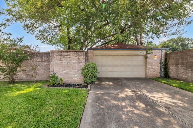 3735 Vineyard Drive, Houston, TX 77082