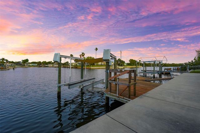 12532 5TH ISLE, Hudson, FL 34667