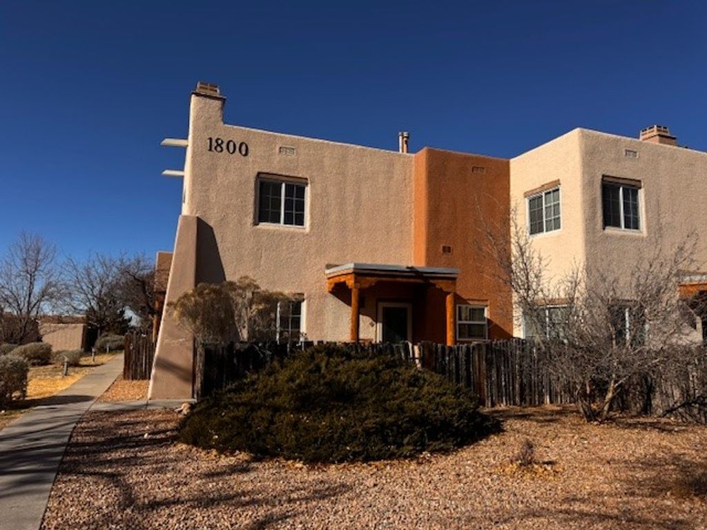 2210 Miguel Chavez 1812, Santa Fe, NM 87505