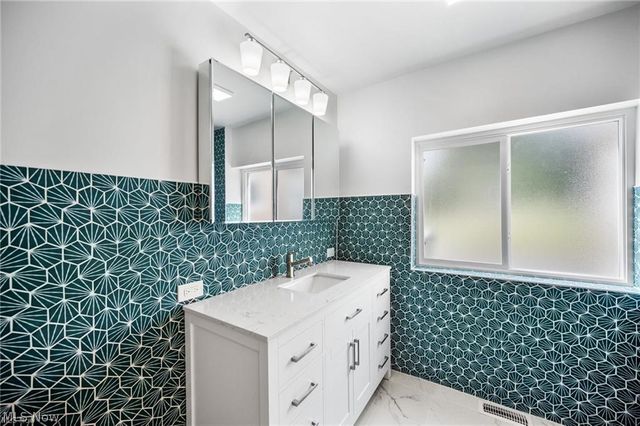 28300 Aurora Road, Solon, OH 44139