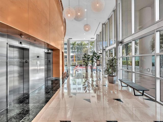 20900 NE 30th Avenue 207, Aventura, FL 33180