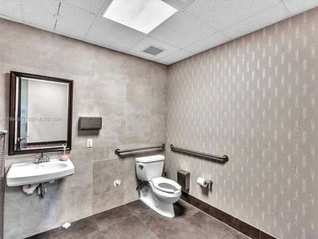 20900 NE 30th Avenue 207, Aventura, FL 33180
