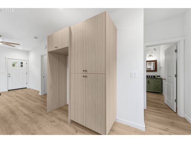 5592 Burnett Ave A, Eugene, OR 97402